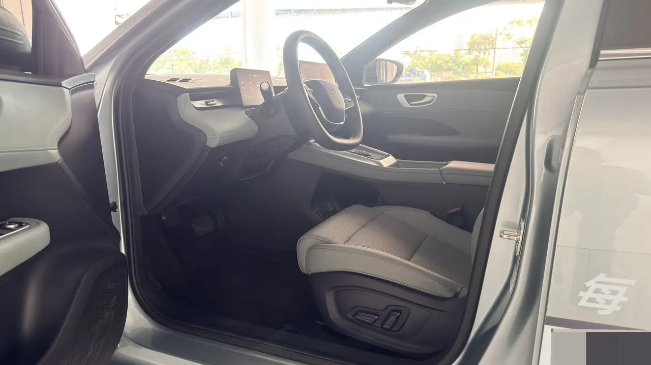 Roewe 2025 D 6 520km Smart Edition Automatic Gear 4