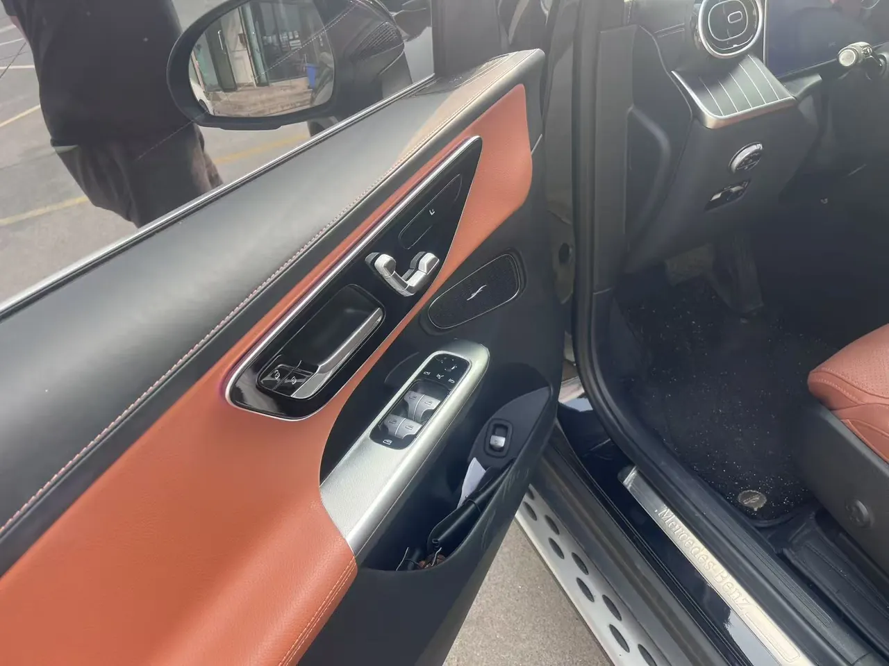 Mercedes Benz 2023 GLC 260 L 4MATIC 48V 2.0T Dynamic 5-seat Automatic Gear 3