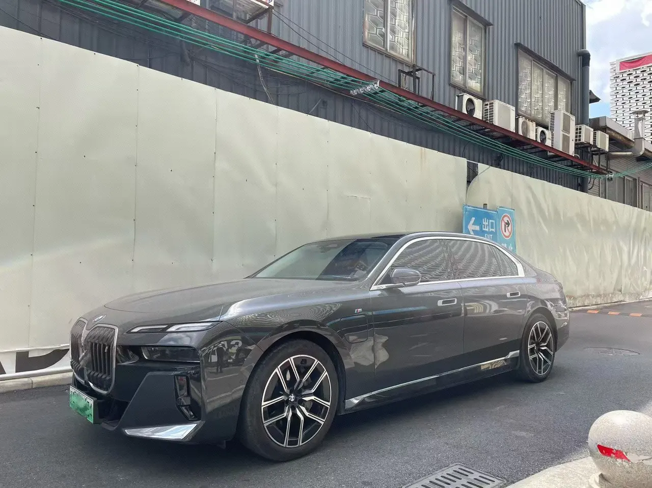 Open image lightbox: BMW i7 (Imported) 2023 i7 eDrive50L Leading M Sports Suit Automatic Gear