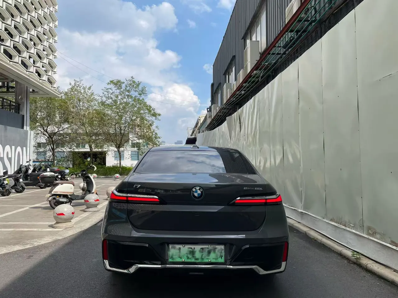 BMW i7 (Imported) 2023 i7 eDrive50L Leading M Sports Suit Automatic Gear 6