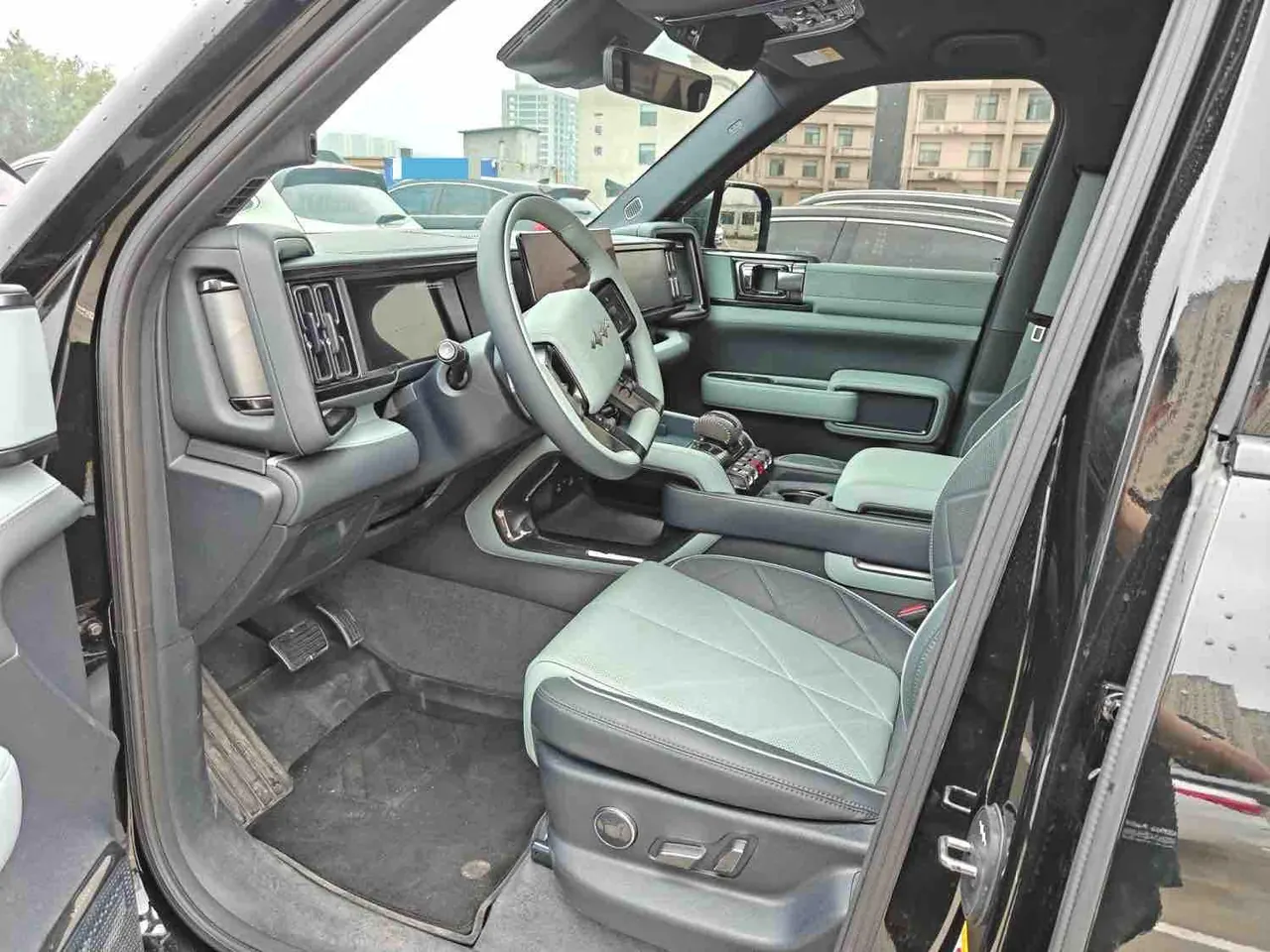FangChengBao 2025 Leopard 5 1.5T Stepless God Wisdom Driving Max Edition Automatic Gear 5