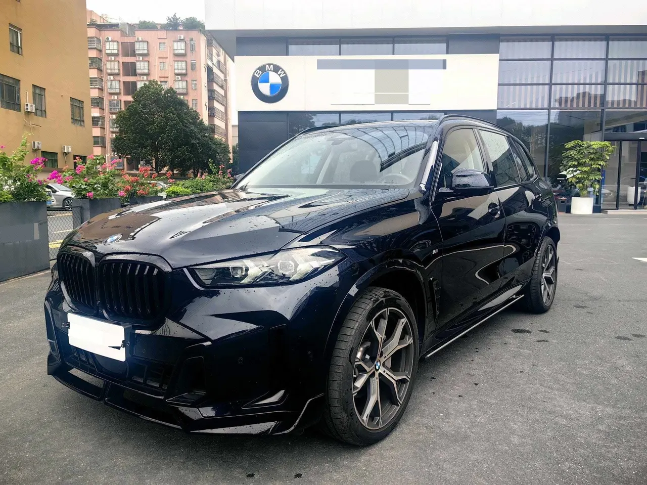 Open image lightbox: BMW 2023 X5 xDrive30Li 48V 2.0T exclusive m sports obsidian night suit automatic gear