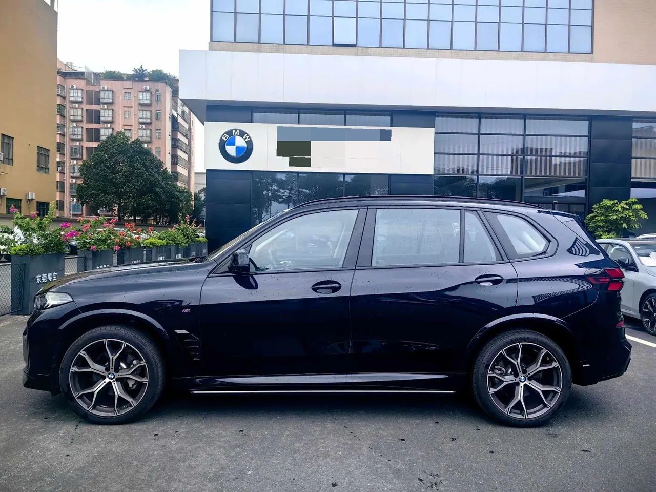 BMW 2023 X5 xDrive30Li 48V 2.0T exclusive m sports obsidian night suit automatic gear 2
