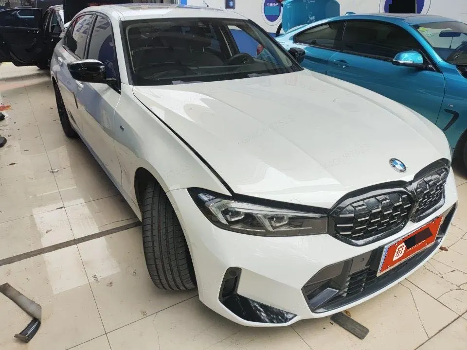 BMW 3 Series 2023 325Li 2.0T M Sports Obsidian Night Suit Automatic Gear 4