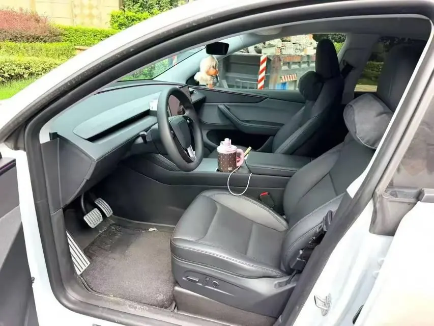 Tesla 2025 Model Y rear-wheel drive version automatic transmission 2