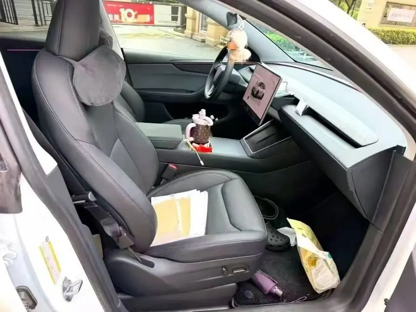 Tesla 2025 Model Y rear-wheel drive version automatic transmission 3