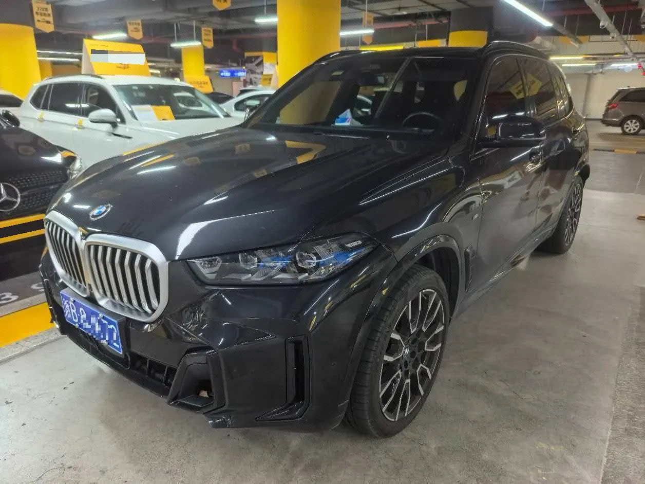 Open image lightbox: BMW 2023 X5 xDrive40Li 48V 3.0T M sports obsidian night suit automatic gear