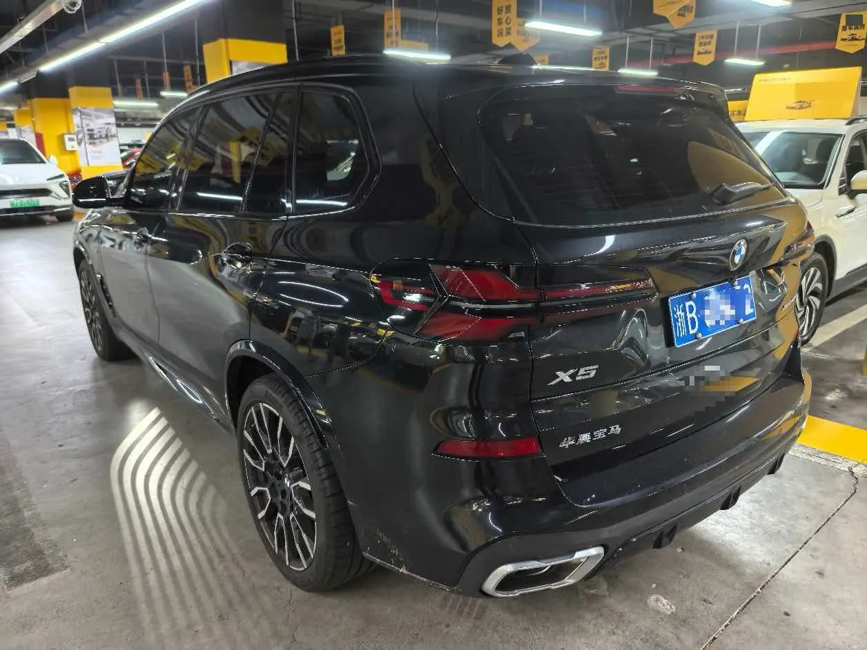 BMW 2023 X5 xDrive40Li 48V 3.0T M sports obsidian night suit automatic gear 5