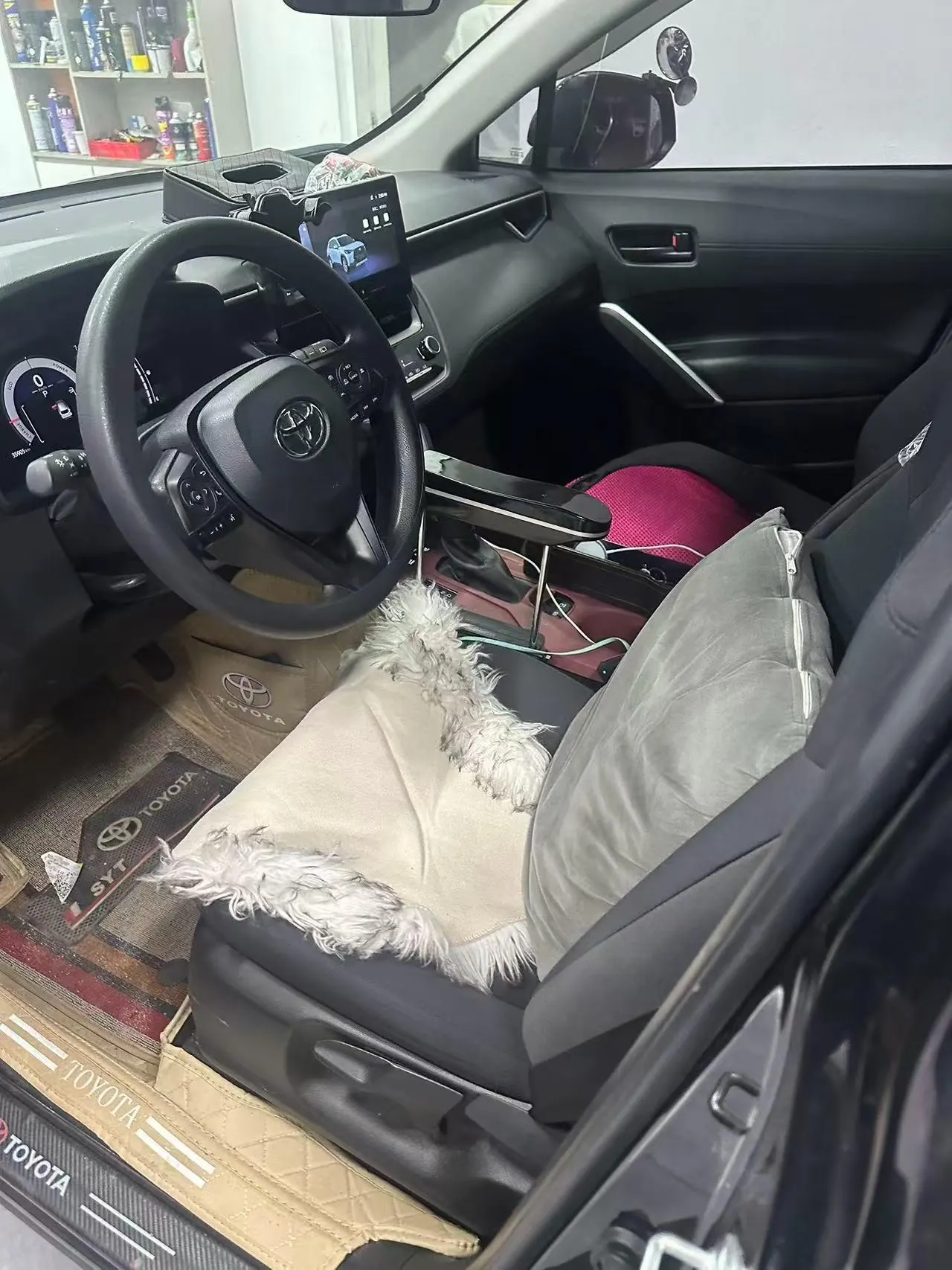 Toyota 2023 Corolla Sharp Double Engine 2.0 Stepless Pioneer Edition Automatic Gear 3