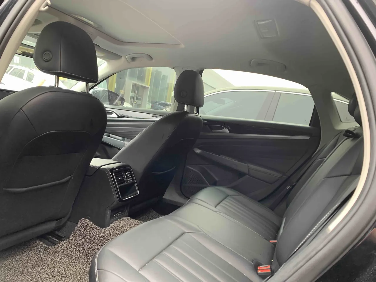 Volkswagen 2023 Passat 1.4TSI 280TSI Business Edition Automatic 3