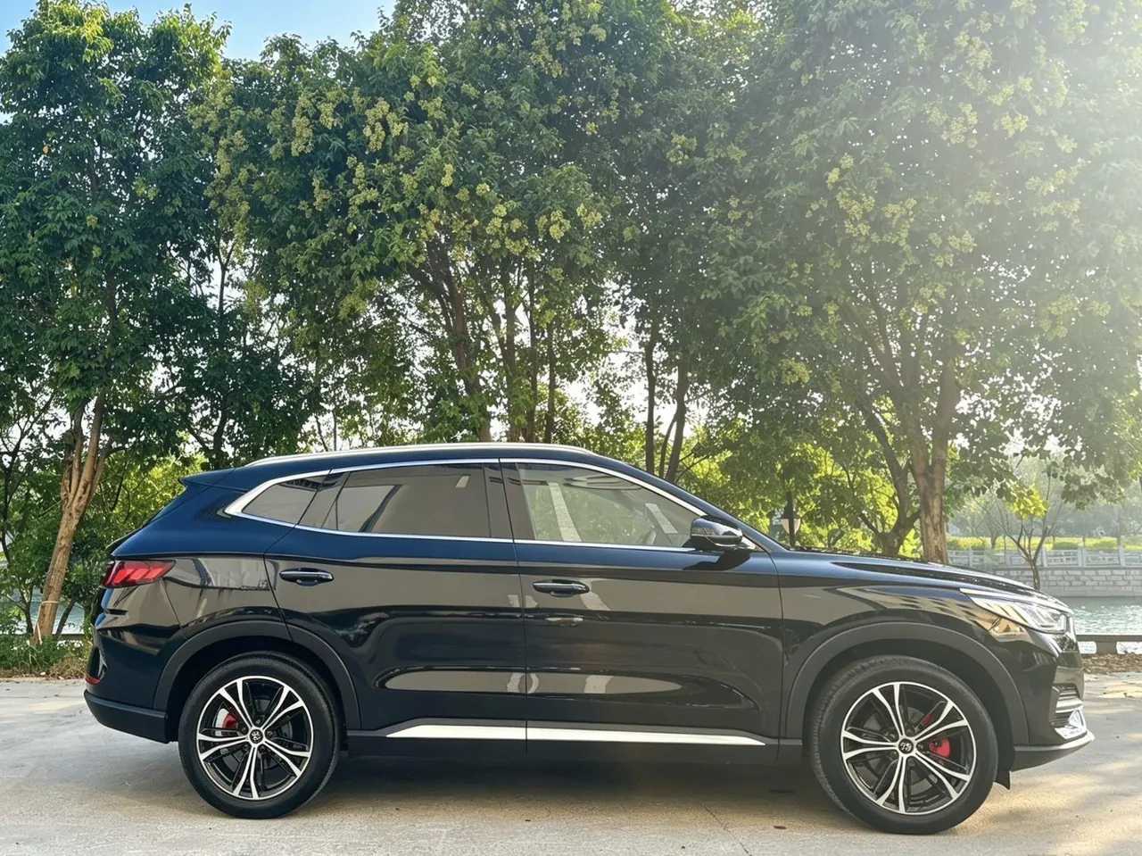 BYD 2020 Song PLUS 1.5T Flagship Automatic Gear 3