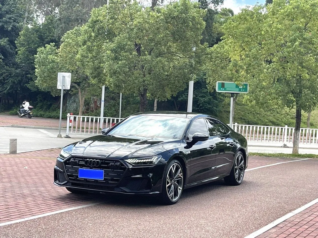 Открыть галерею: Audi 2022 A7L 2.0TFSI 45TFSI Quattro S-line Black Samurai Edition Automatic Gear