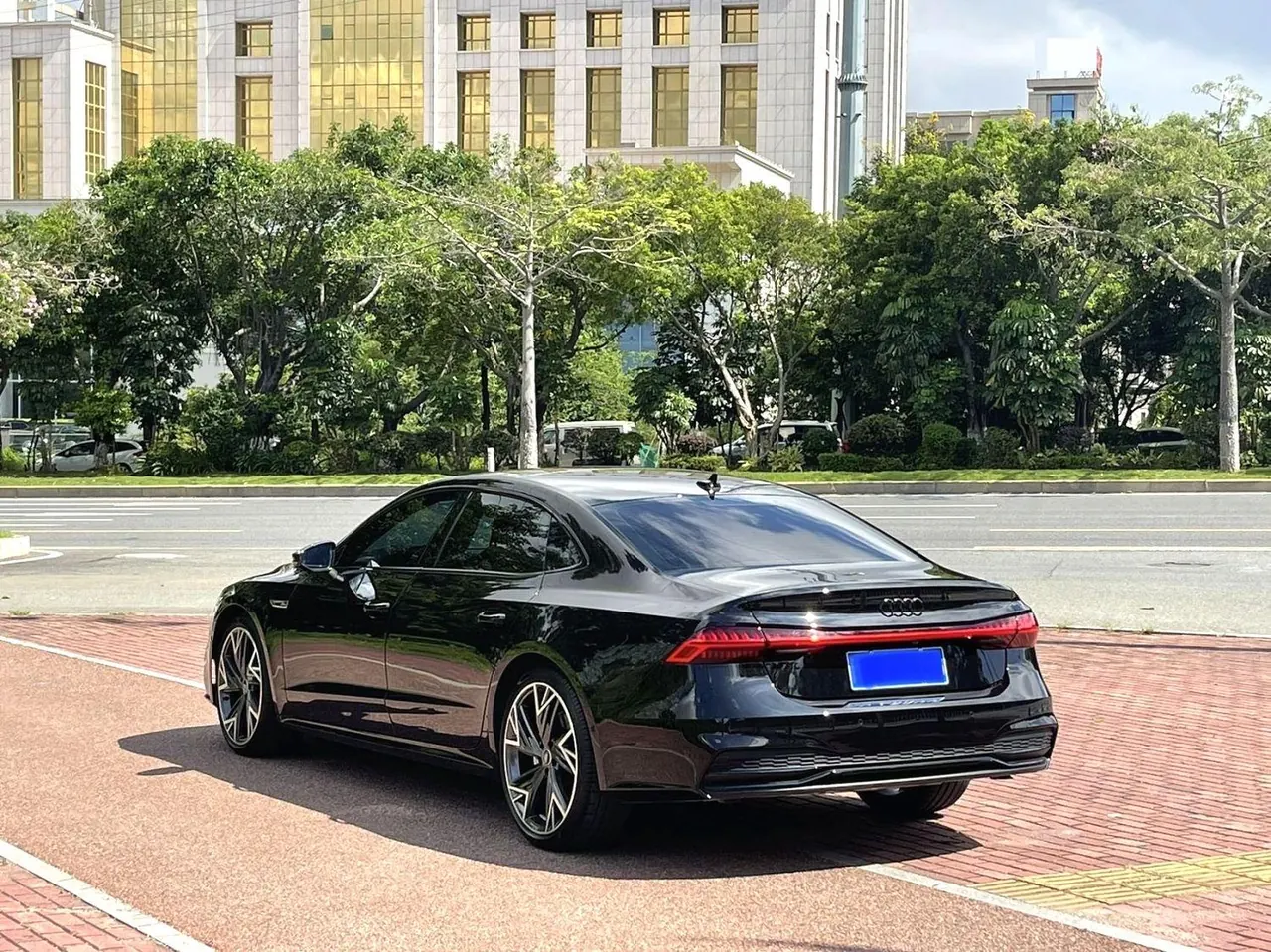 Audi 2022 A7L 2.0TFSI 45TFSI Quattro S-line Black Samurai Edition Automatic Gear 9