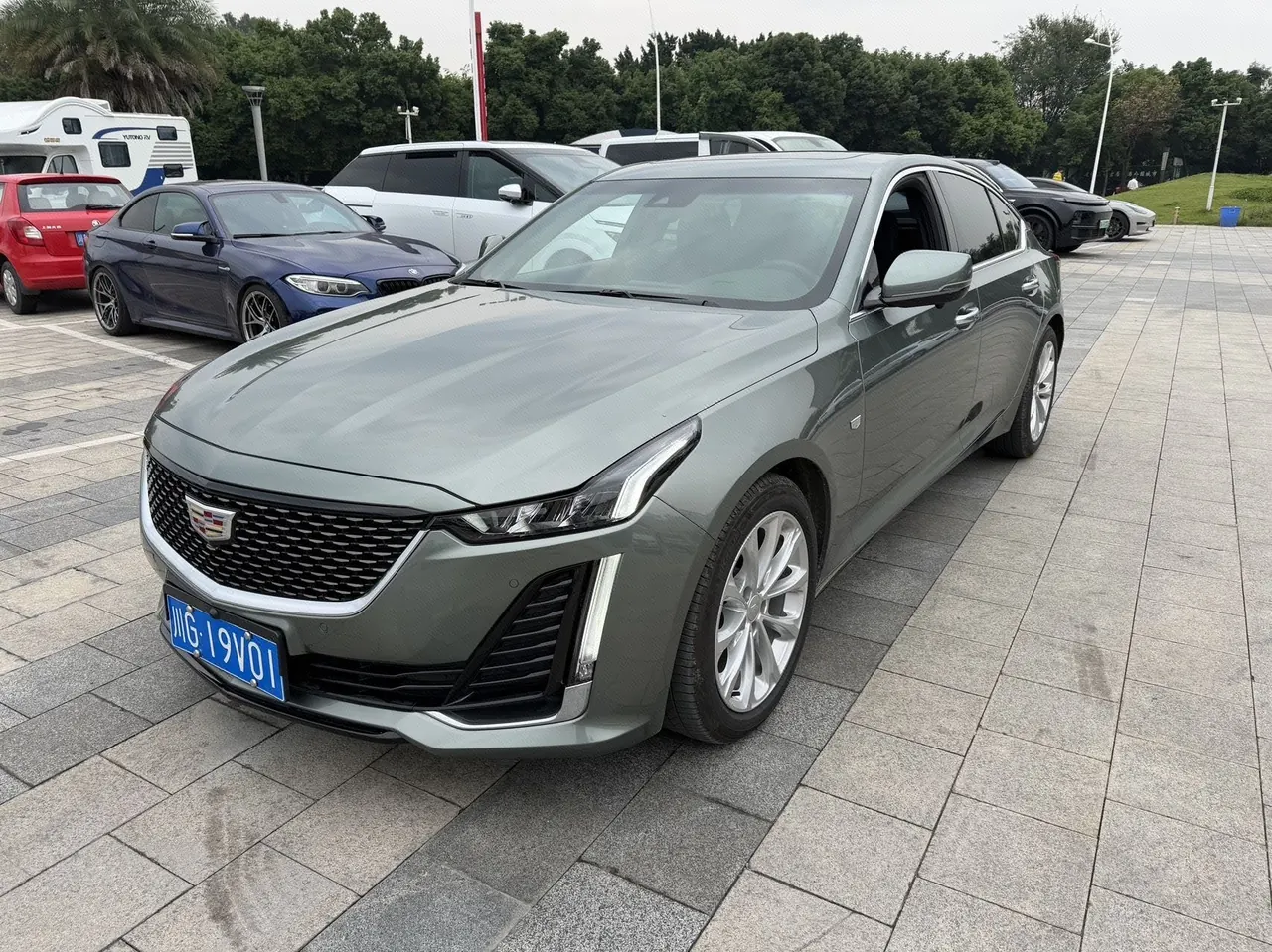 Открыть галерею: Cadillac 2023 CT5 2.0T 28T Luxury (Standard Edition) Automatic Gear