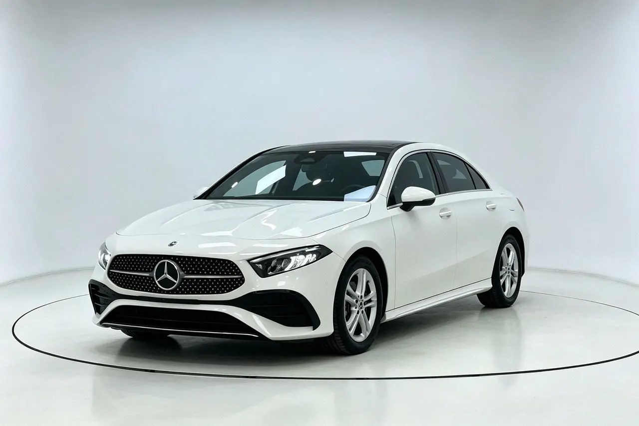Открыть галерею: Mercedes Benz Class A 2023 A 180 L 1.3T automatic gear