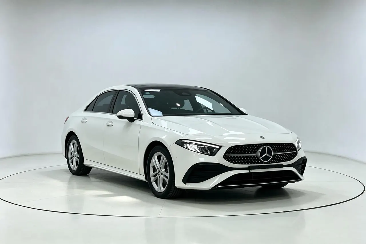 Mercedes Benz Class A 2023 A 180 L 1.3T automatic gear 3