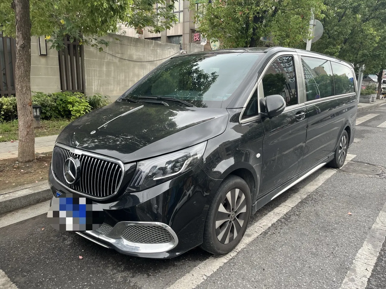 Open image lightbox: Mercedes Benz 2023 Vito 2.0T Elite Edition 7-seat Automatic Gear