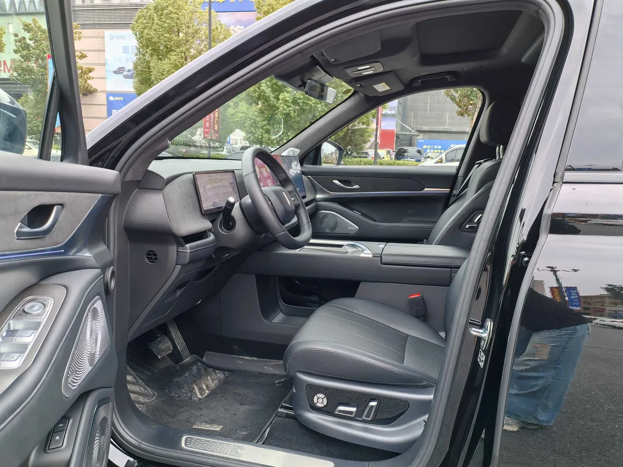 WEY 2025 Blue Mountain DHT 1.5T Four-wheel Drive Smart Drive Ultra Automatic Gear 12
