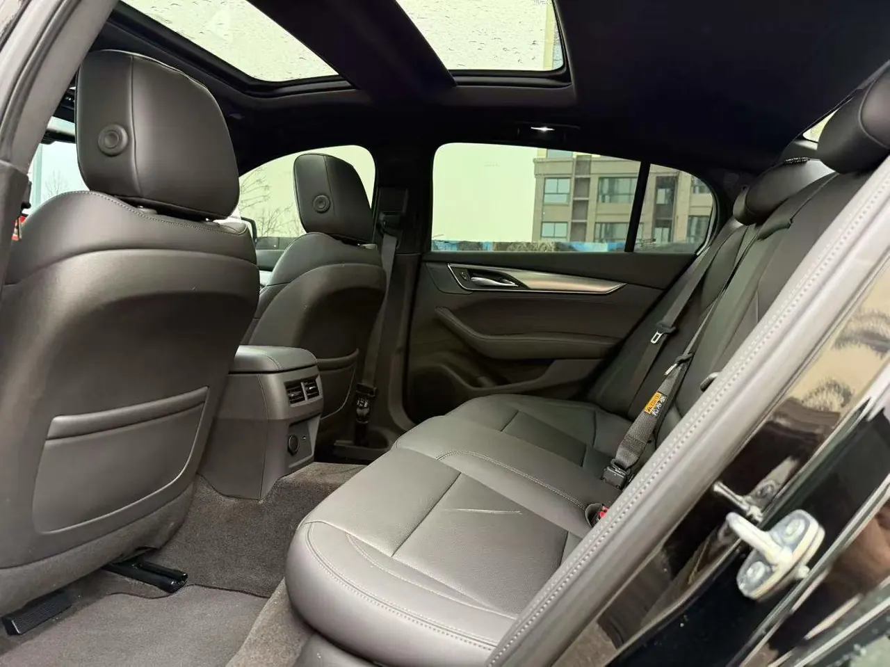 Cadillac 2025 CT5 2.0T 28T City Sports Edition Automatic Gear 3