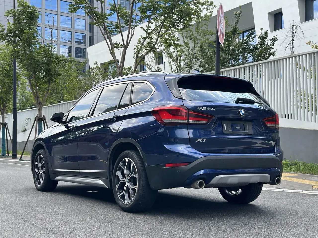 BMW 2020 X1 sDrive20Li 1.5T exclusive automatic gear 4