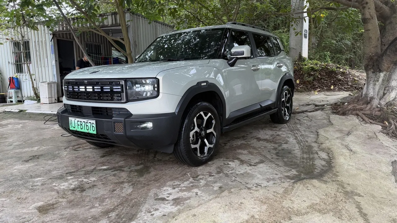 Jetour 2025 ShanHai T1 C- DM 1.5T 150km Haihai Automatic Gear - View 1