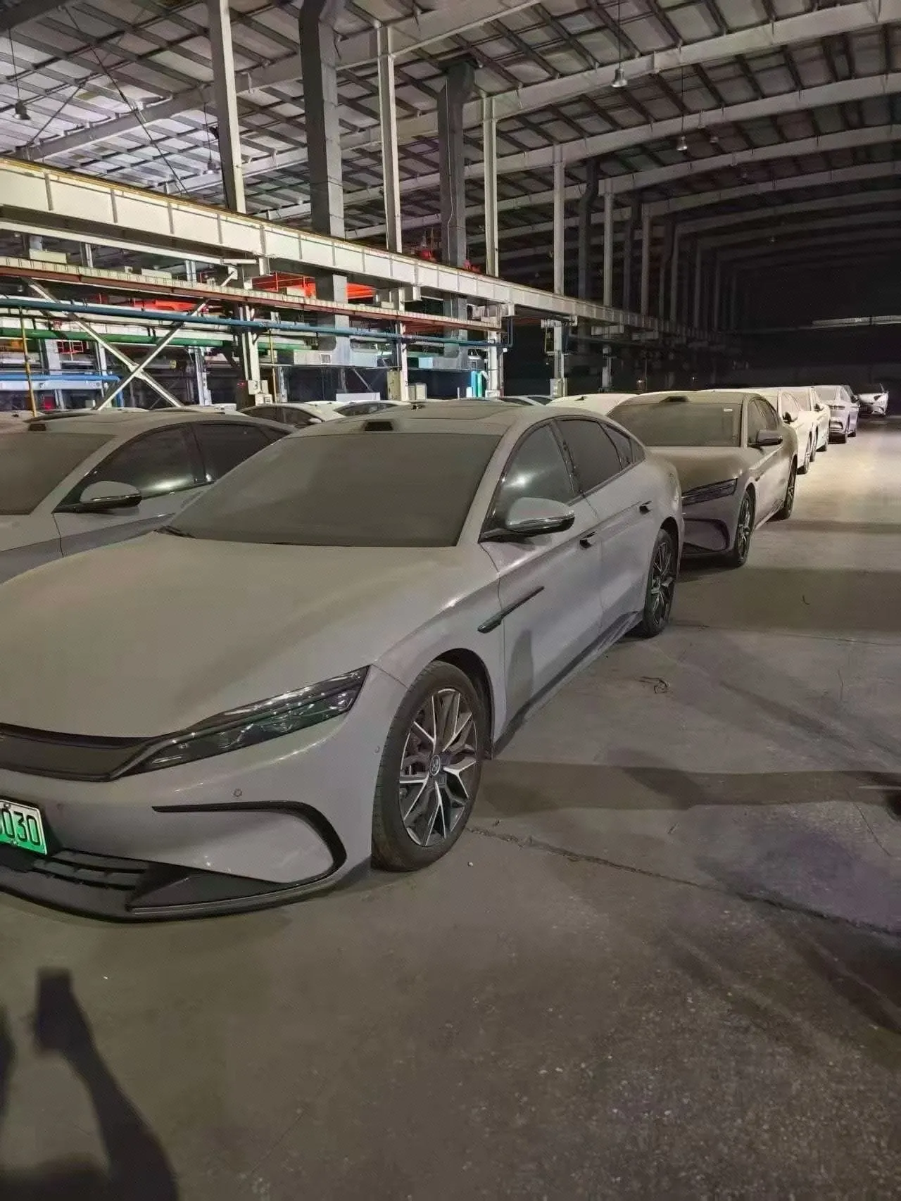 打开图片灯箱:BYD 2025 Han DM-i 1.5T stepless smart driving version 125KM laser Radar flagship automatic gear