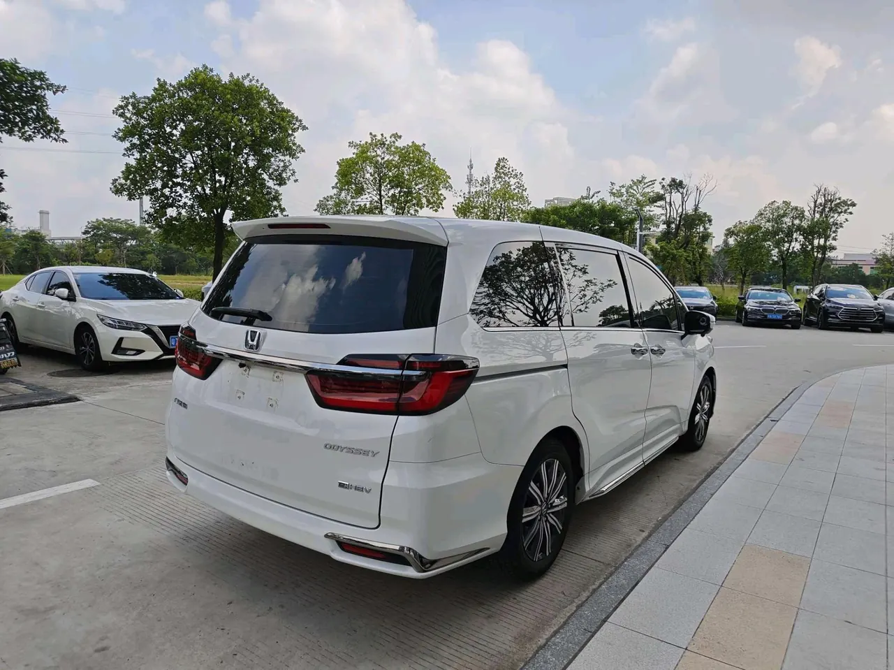 Honda 2024 Odyssey Hybrid 2.0 Stepless Sharp and Pleasant Edition Automatic Gear 7