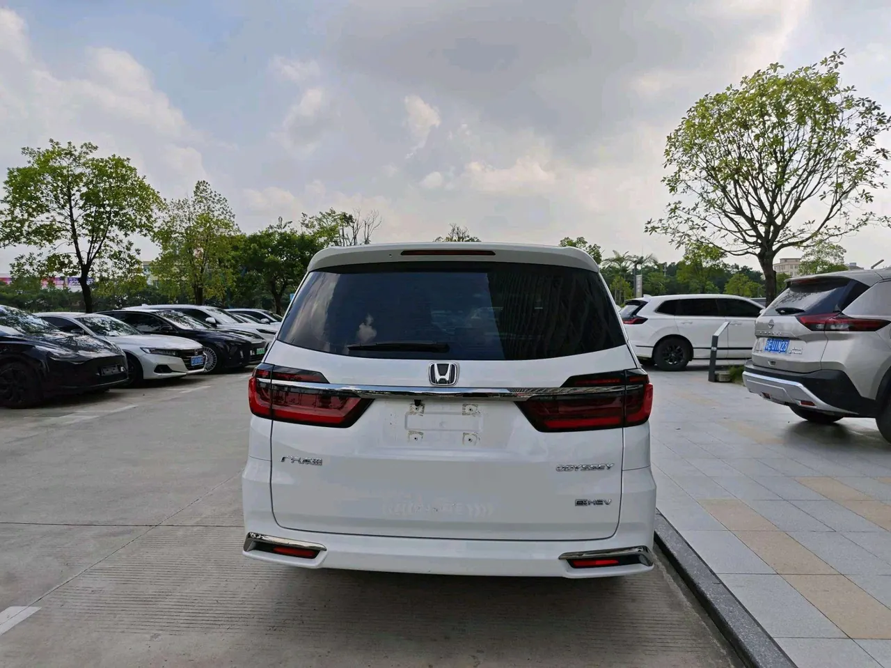 Honda 2024 Odyssey Hybrid 2.0 Stepless Sharp and Pleasant Edition Automatic Gear 8
