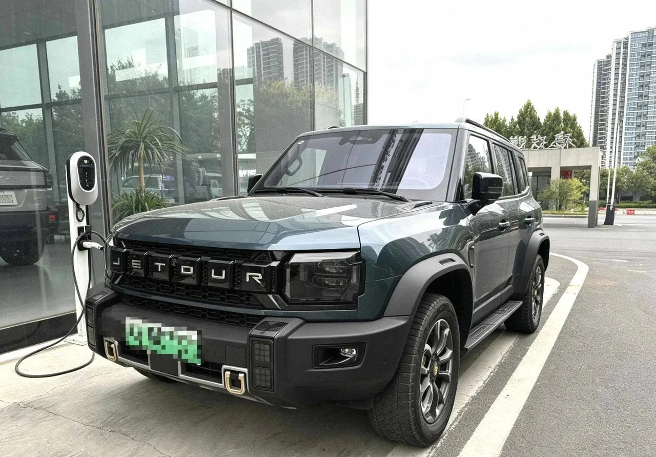 Open image lightbox: Jetour 2026 Traveler C- DM 1.5T 211km XWD Huawei Gankun Zhijia Automatic Transmission