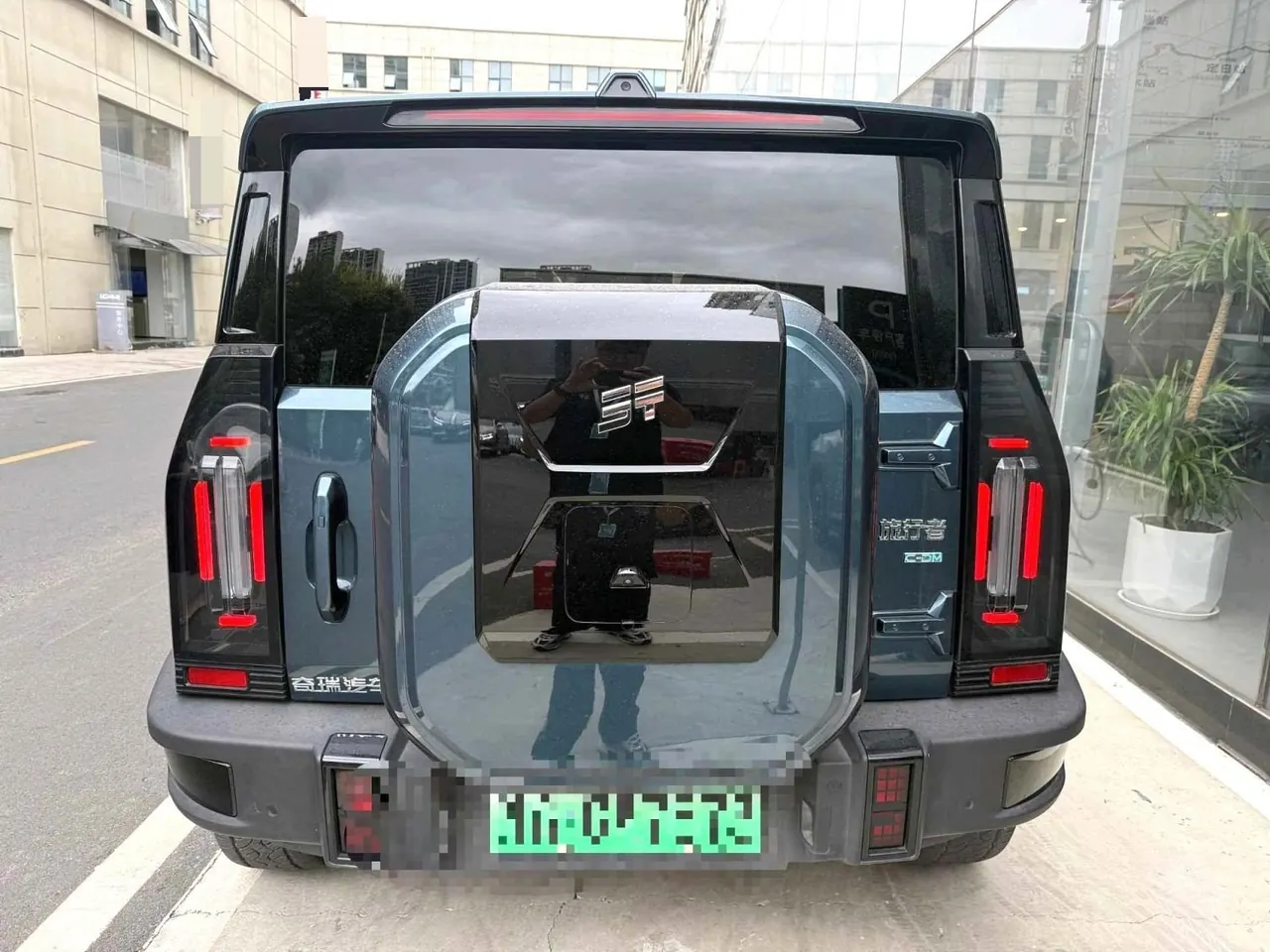 Jetour 2026 Traveler C- DM 1.5T 211km XWD Huawei Gankun Zhijia Automatic Transmission 3