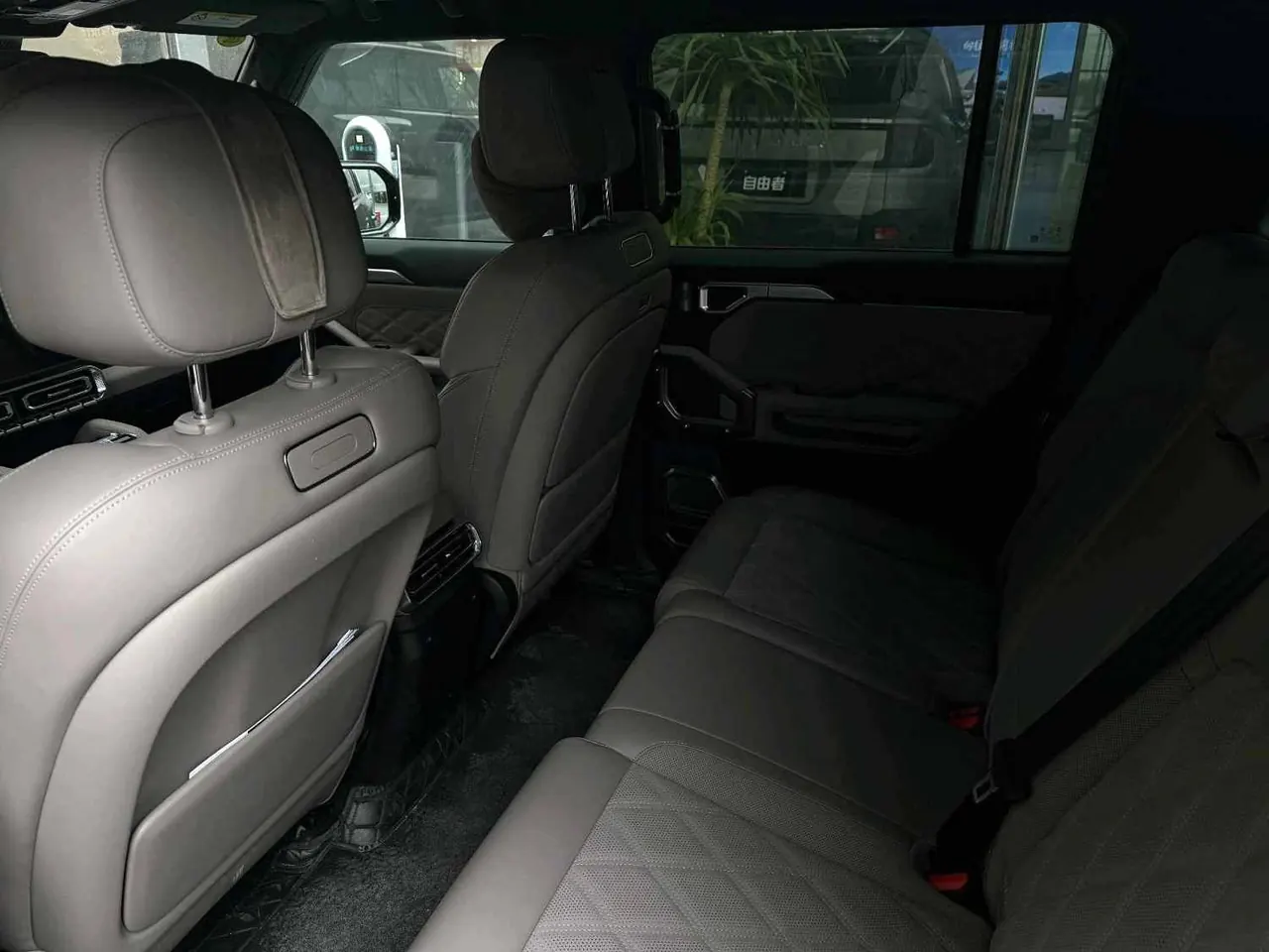 Jetour 2026 Traveler C- DM 1.5T 211km XWD Huawei Gankun Zhijia Automatic Transmission 4