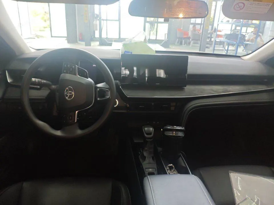 Toyota 2024 Camry 2.0E Stepless Elite Edition Automatic Gear 3
