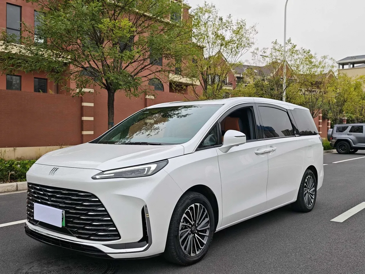Open image lightbox: Buick 2025 GL8 Lu Shang 1.5T Smart Edition 7-seat Automatic Gear