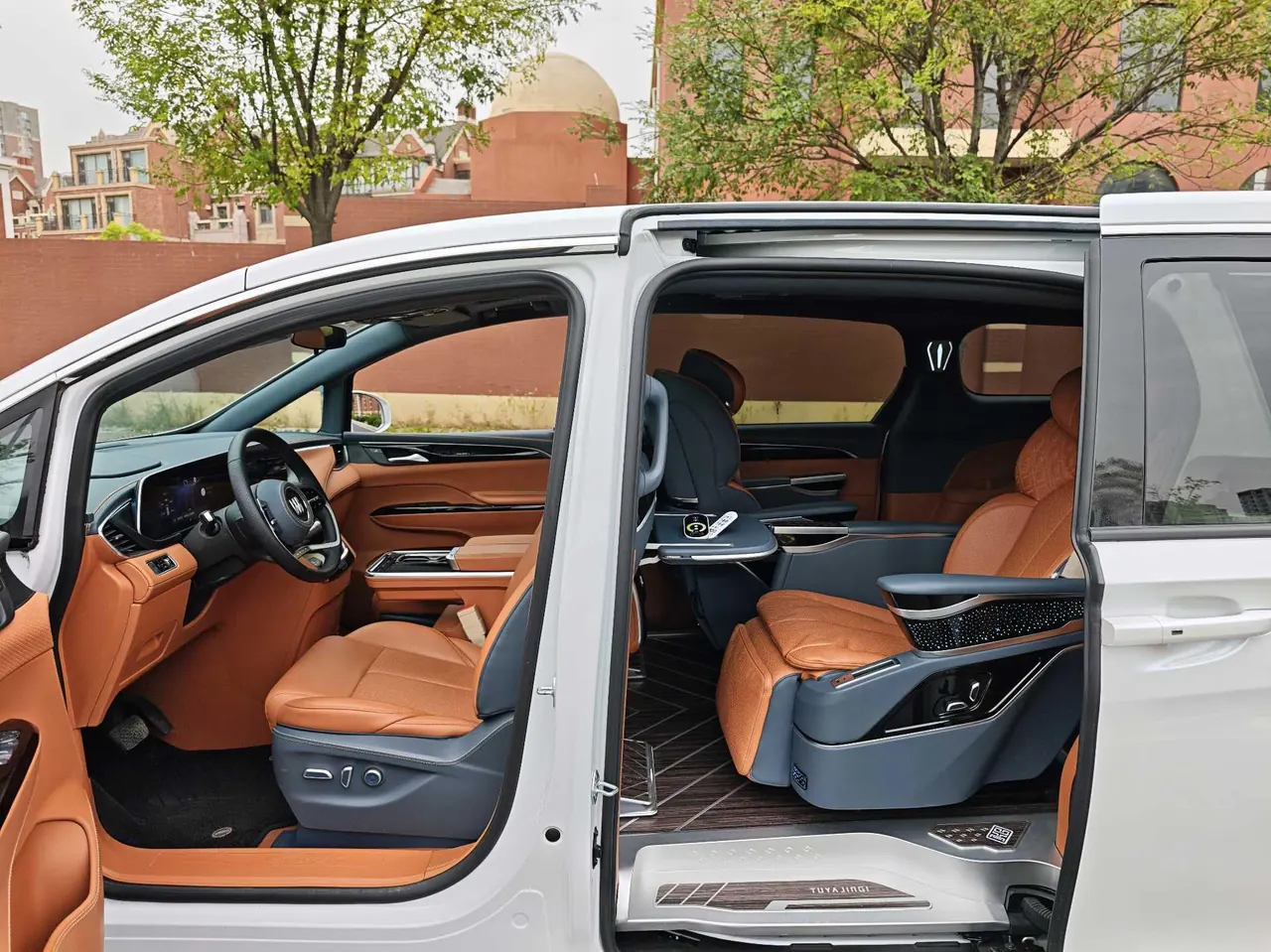 Buick 2025 GL8 Lu Shang 1.5T Smart Edition 7-seat Automatic Gear 6