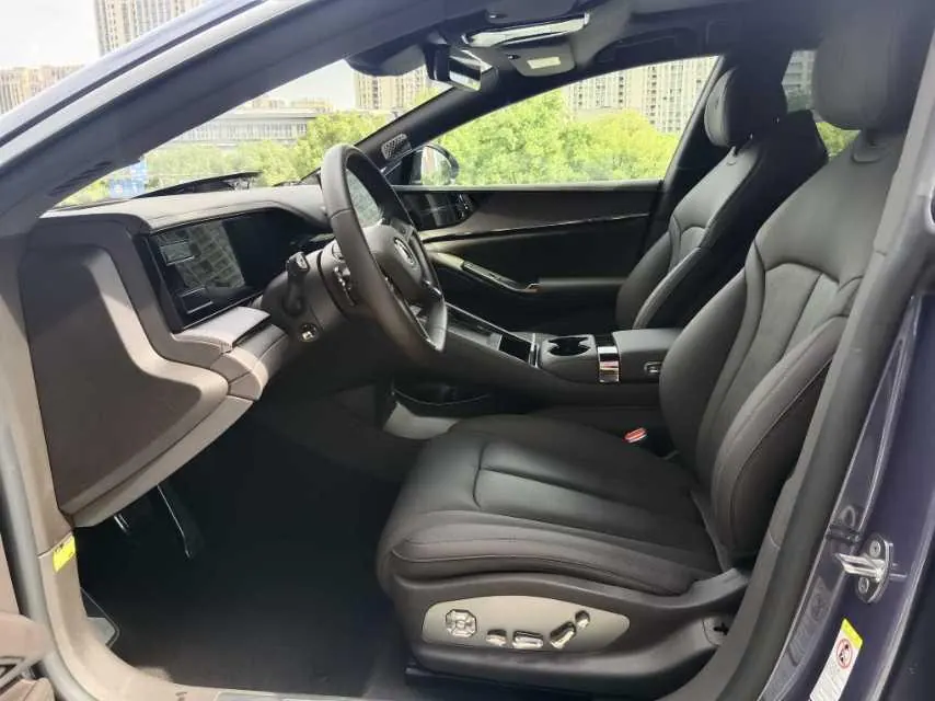 Denza 2024 Denza Z9 2.0T stepless 1100km four-wheel drive Ultra version automatic gear 2