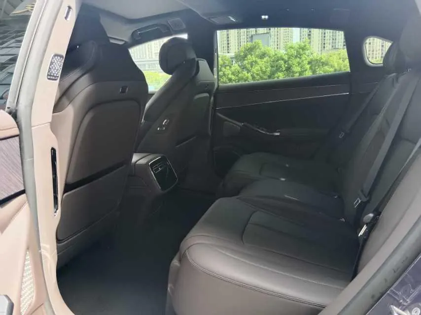 Denza 2024 Denza Z9 2.0T stepless 1100km four-wheel drive Ultra version automatic gear 3