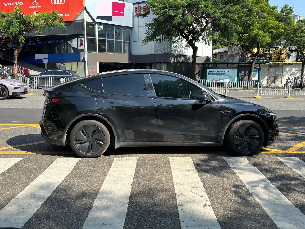 Tesla 2026 Model Y Rear-Wheel-Drive Automatic 2