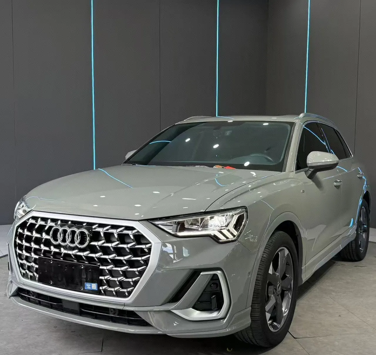 Открыть галерею: Audi 2024 Q3 1.5TFSI 35TFSI Fashion Dynamic Automatic