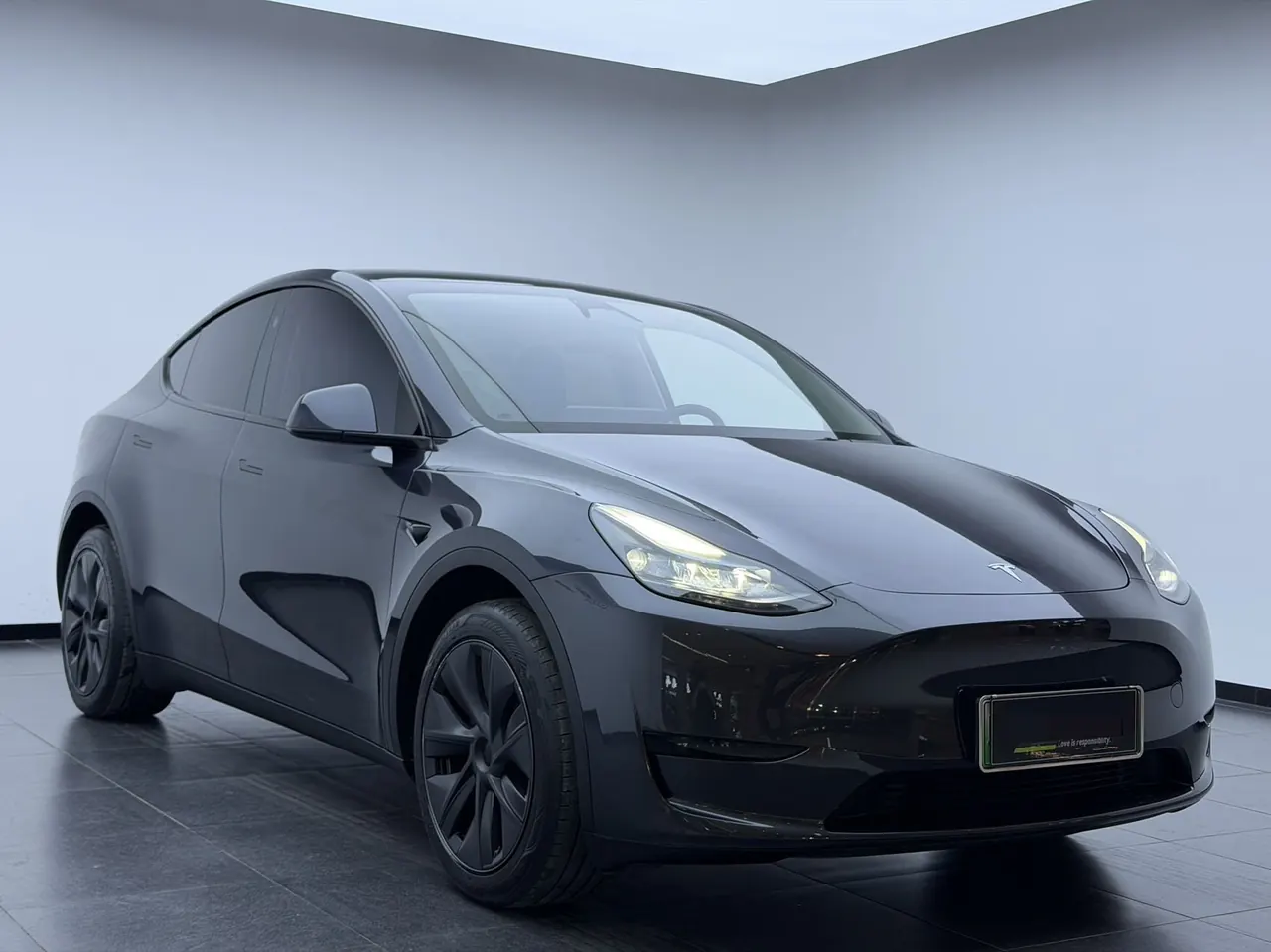 Tesla 2024 Model Y rear-wheel drive version automatic transmission 3