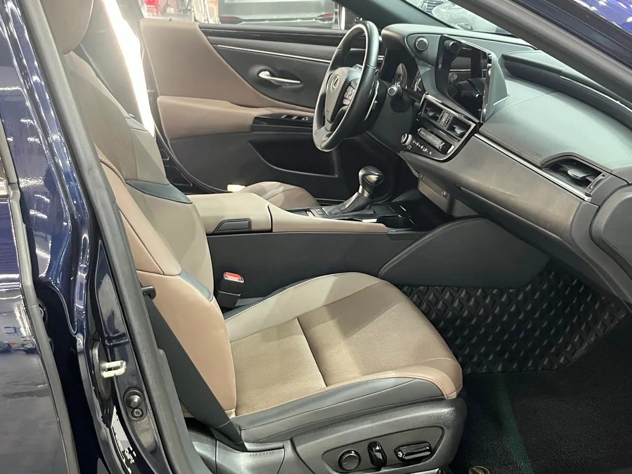 Lexus ES (Imported) 2023 ES200 2.0 Stepless Premium Edition Automatic Gear 6