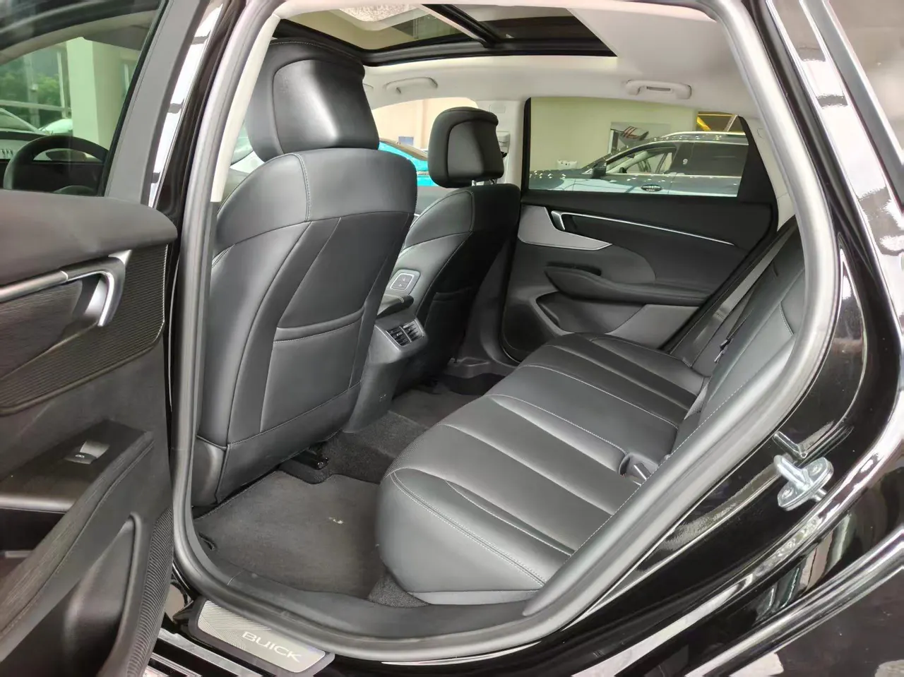 Buick 2025 LaCrosse 2.0T 28T Platinum Edition, automatic transmission 4