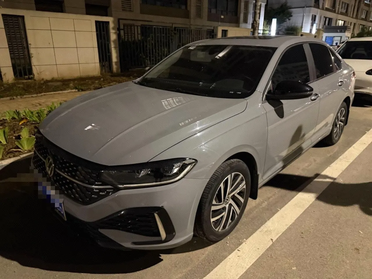 Open image lightbox: Volkswagen 2023 LaVida 1.5TSI 300TSI Star Full Escape Automatic Gear