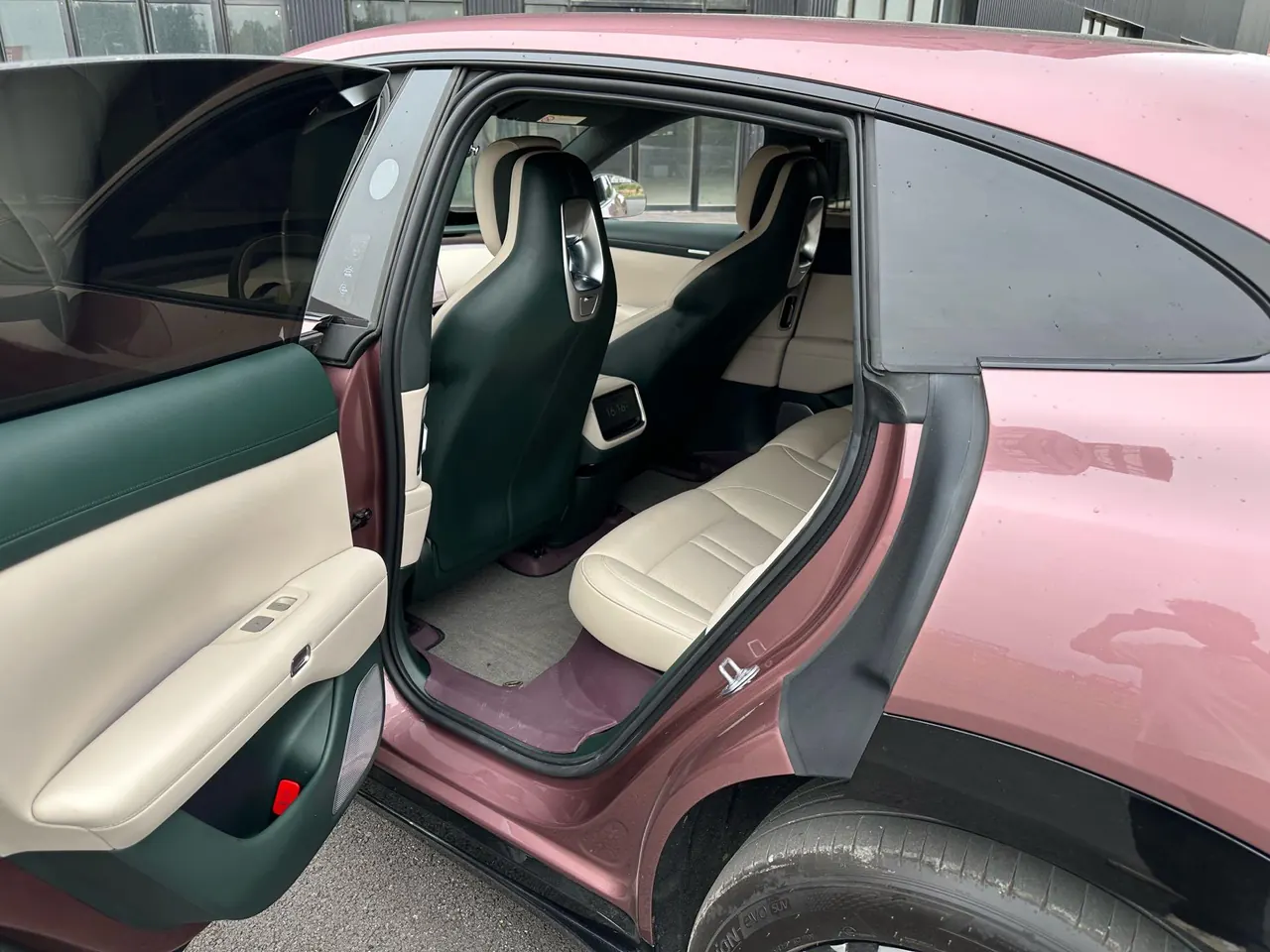 MI 2025 YU7 Long Endurance Four-wheel Drive Pro Edition Automatic Gear 12
