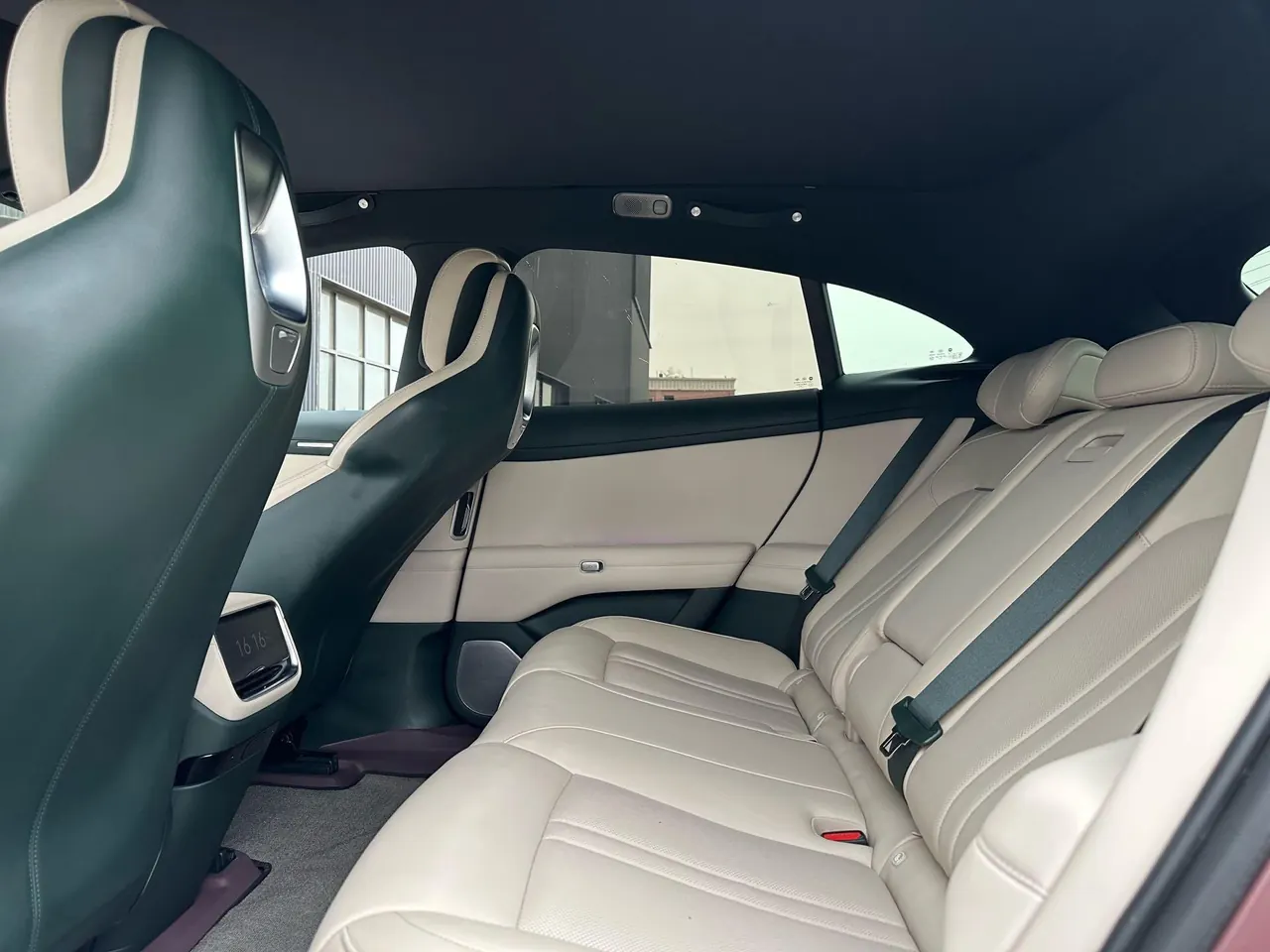 MI 2025 YU7 Long Endurance Four-wheel Drive Pro Edition Automatic Gear 5