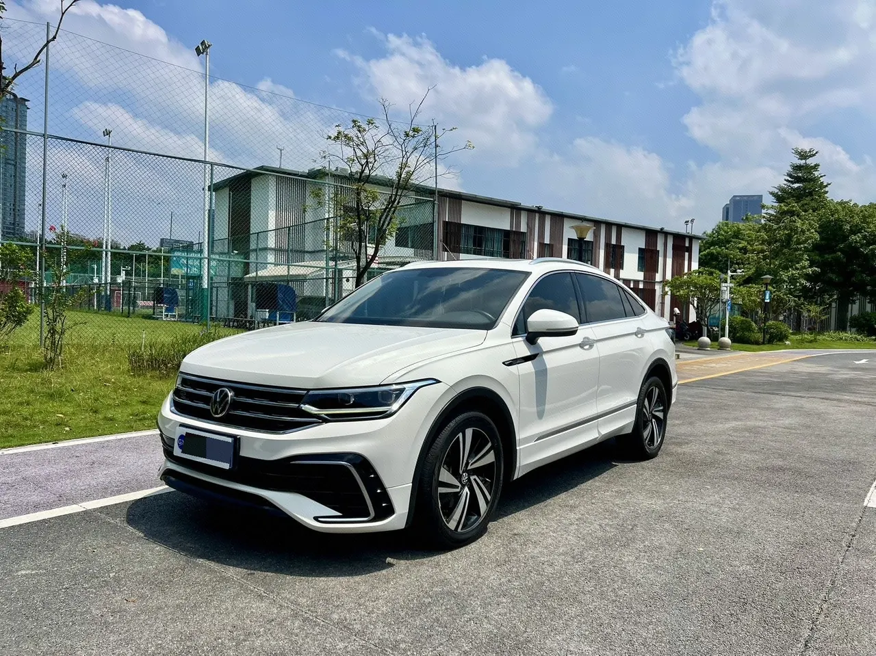 打开图片灯箱:Volkswagen 2022 Tiguan X 2.0TSI 330TSI Two-Drive Overdrive Automatic Gear