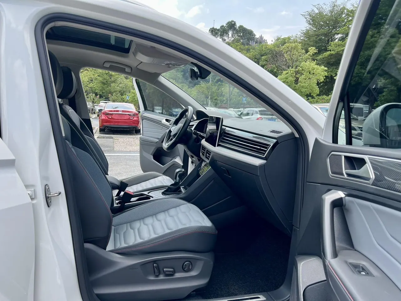 Volkswagen 2022 Tiguan X 2.0TSI 330TSI Two-Drive Overdrive Automatic Gear 10