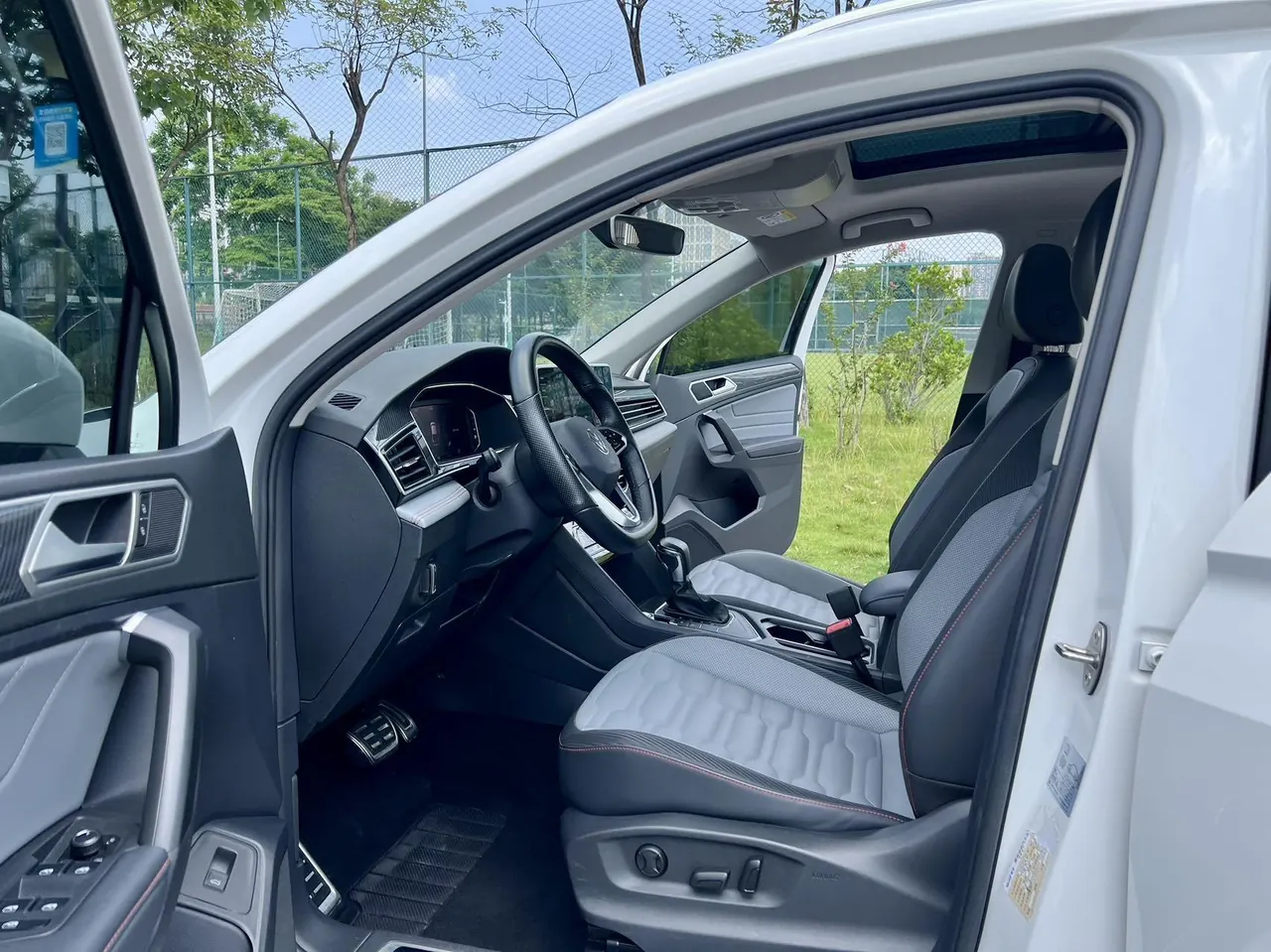 Volkswagen 2022 Tiguan X 2.0TSI 330TSI Two-Drive Overdrive Automatic Gear 6