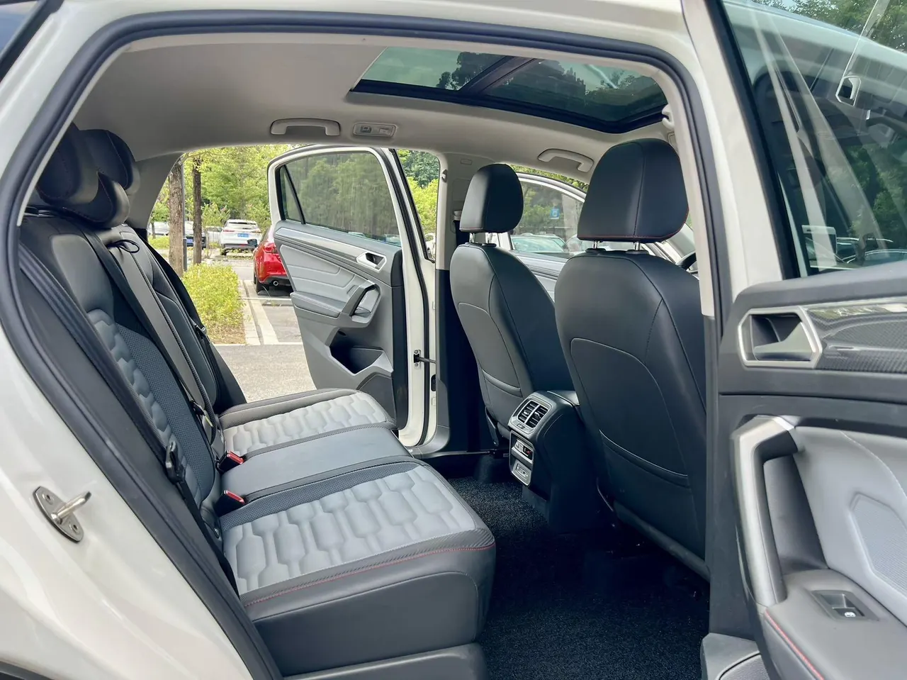 Volkswagen 2022 Tiguan X 2.0TSI 330TSI Two-Drive Overdrive Automatic Gear 9