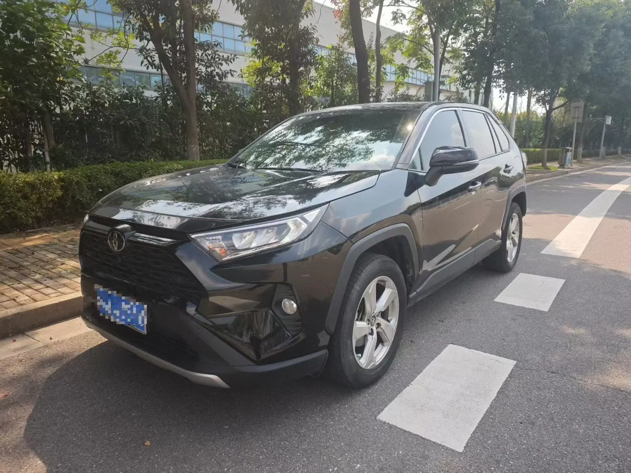 Open image lightbox: Toyota 2023 RAV4 Rongbo 2.0 Stepless Two-Drive Fashion Plus Edition Automatic Gear
