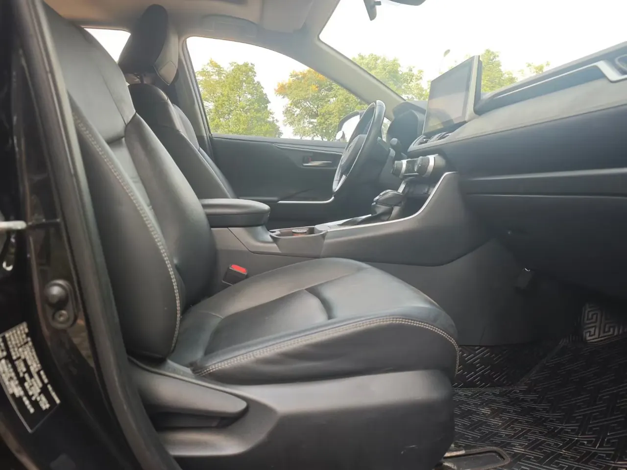 Toyota 2023 RAV4 Rongbo 2.0 Stepless Two-Drive Fashion Plus Edition Automatic Gear 3